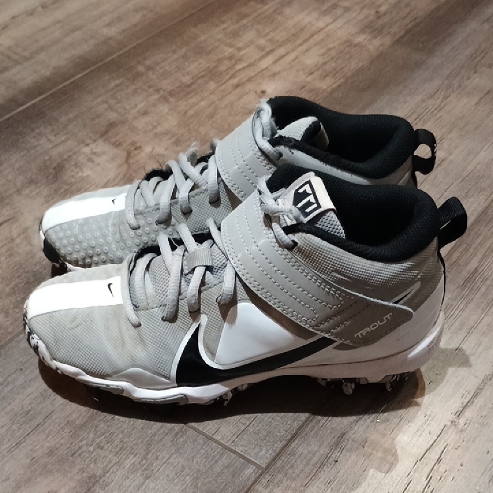 Nike Trout Cleats Gray and Black Fast Flex
